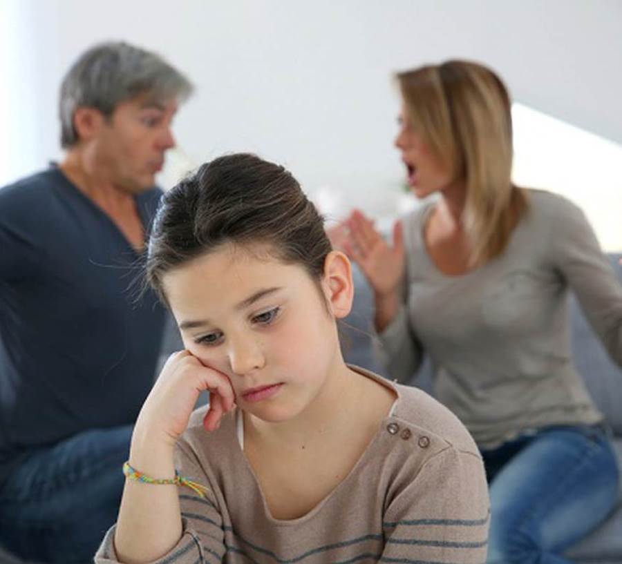 التأثيرات النفسية للأب العنيف على الزوجة والأطفال