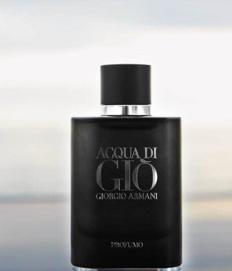 تمتع بالجاذبية المطلقة مع عطر Acqua di Gio Essenza  يقدمه لك جورجيو أرماني