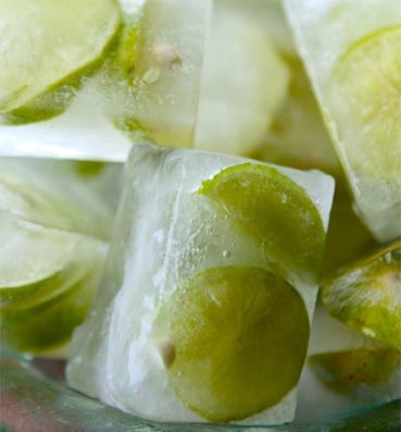  لعصائر رمضان اصنعي مكعبات ثلج مدهشة كالآتي