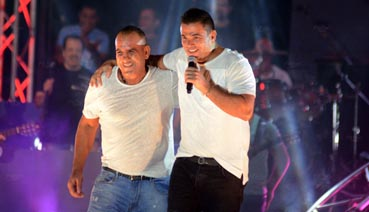 لماذا اعتلى محمد لطفي مسرح عمرو دياب في حفله بـ"موسى كوست"؟