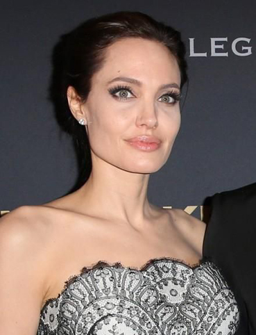 احصلي على ماكياج Angelina Jolie