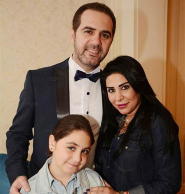 وائل جسار في ظهور نادر مع زوجته الجميلة وإبنتهما في مصر