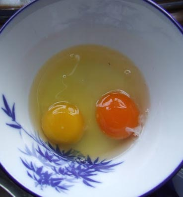  اكتشفي البيض الصحي من غيره من لون الصفار