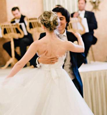  دليلك للرقص الهادئ مع شريك حياتك يوم زفافك 