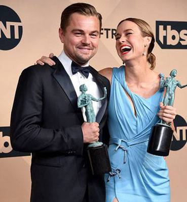 ليوناردو دى كابريو وبرى لارسون أفضل ممثل وممثلة فى SAG Awards  