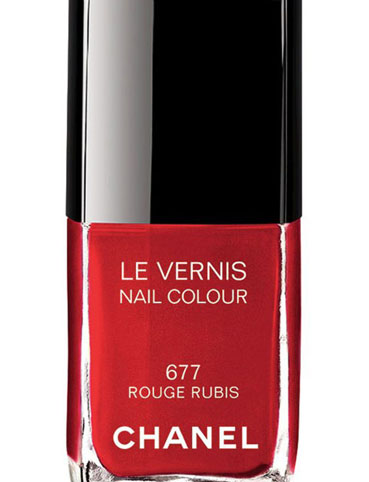  باقة مختارة من طلاء الأظافر بدرجات الأحمر الجذاب