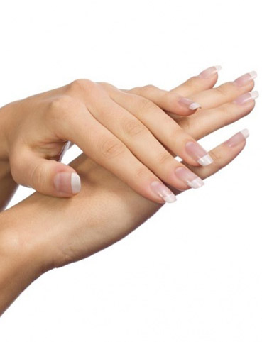 4 خلطات طبيعية سهلة لتبييض اليدين