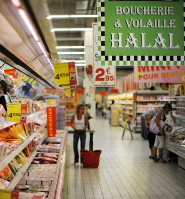 مسلموا  فرنسا يطلبون دفع الضرائب على الأكل الحلال .. والحكومة ترفض!