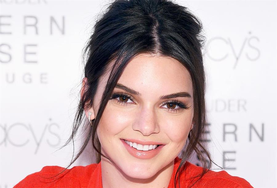  سر تطويل رموش Kendall Jenner