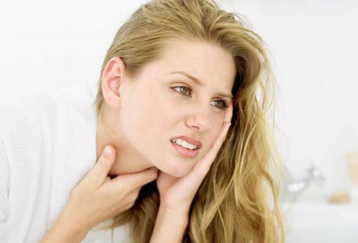 5 نصائح لتجنب وعلاج التهابات الحلق وبحة الصوت