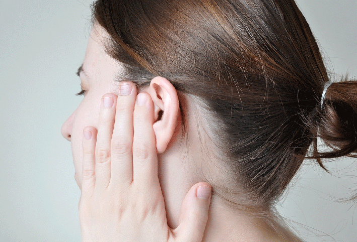 التأثيرات الصحية والنفسية لضعف السمع