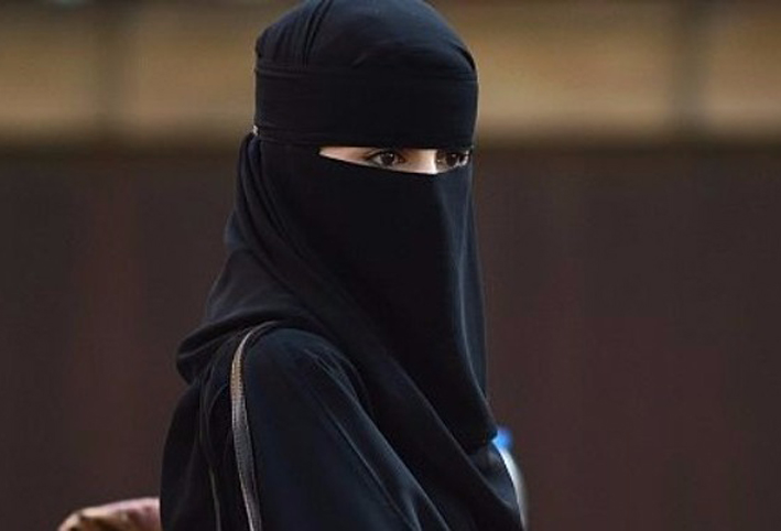 صورة لمنقبة تثير موجة من الاستغراب