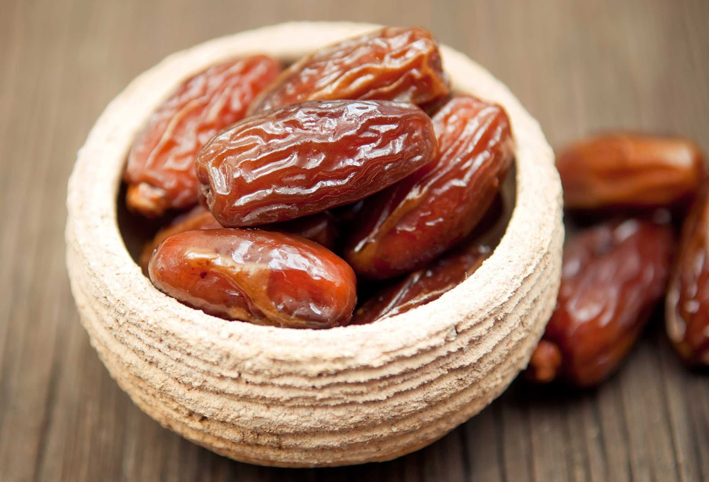 لماذا يجب على الرجال تناول المزيد من التمر؟