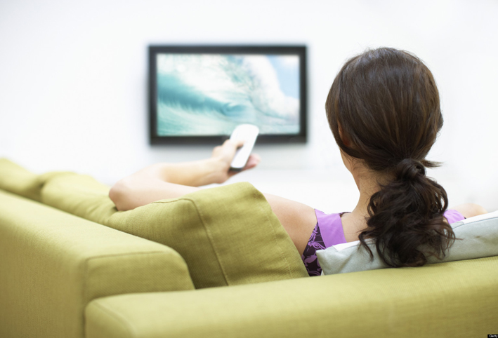 الجلوس 4 ساعات يومياً أمام التلفزيون قد يصيبك بالسرطان