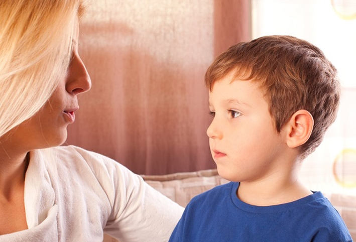 كيف يمكن للآباء التغلب علي اضطرابات الحديث وصعوبات التواصل لدى الأطفال؟