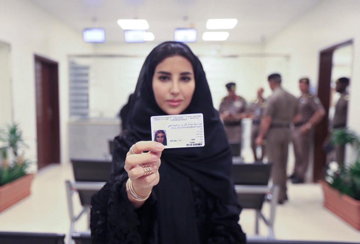  أول سعودية تحصل على رخصة قيادة تصدم سيارتها بحادث