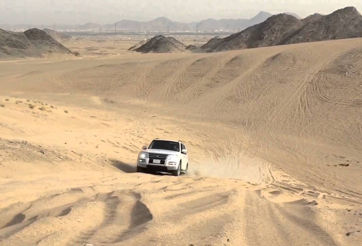 بالفيديو .. سعوديات يمارسن التطعيس في الصحراء