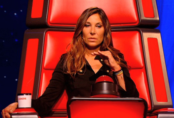 عضو لجنة The Voice تعترف بتشوه وجهها بسبب عمليات التجميل