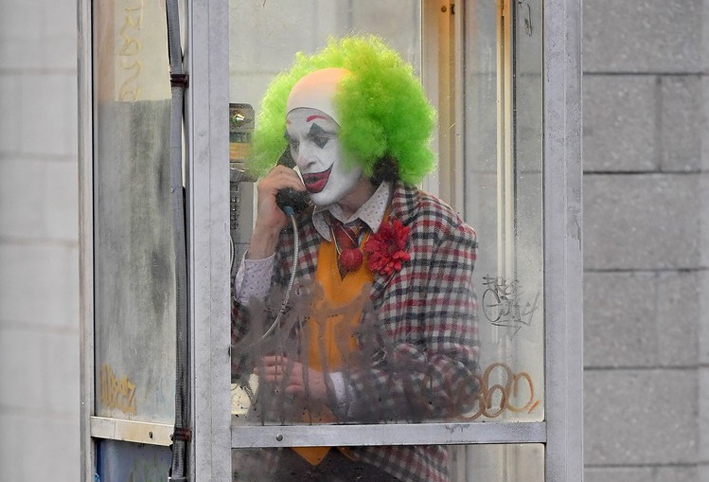 جواكين فونيكس "مهرج" فى فيلمه الجديد Joker