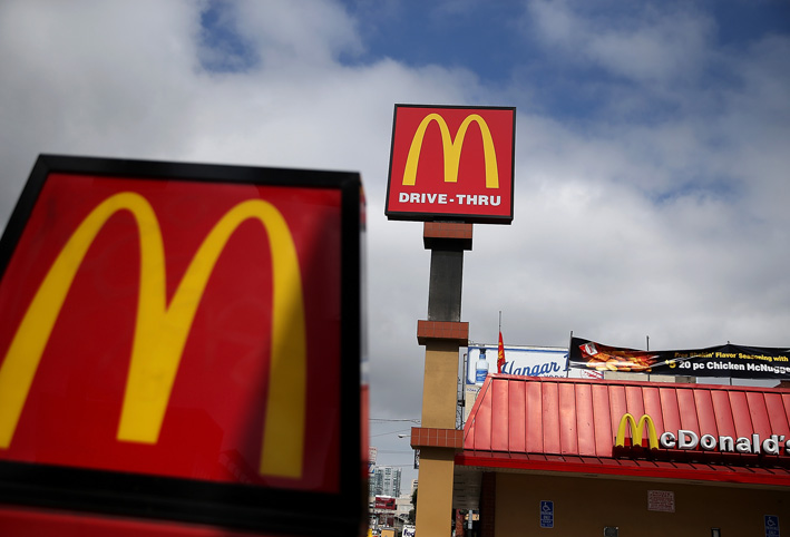 "ماكدونالدز" ترفض إعطاء مشروبات مجانية لرجال الإطفاء في نيويورك