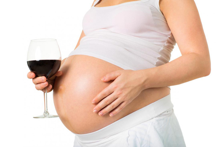 لماذا لا يمكنك تناول الخمور خلال الحمل؟