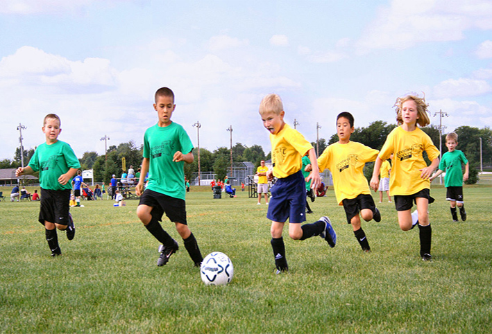 أربعة أشياء لحماية الأطفال الرياضين من الإصابات