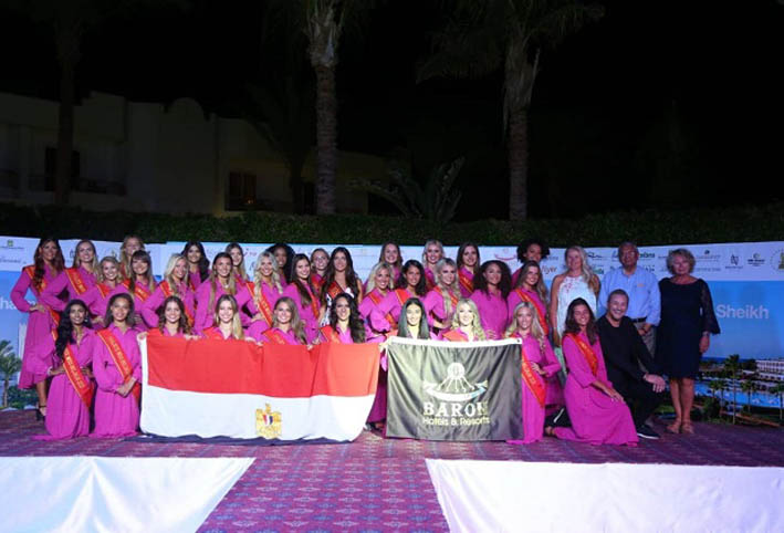 ملكات جمال بلجيكا يرفعن علم مصر في مدينة شرم الشيخ