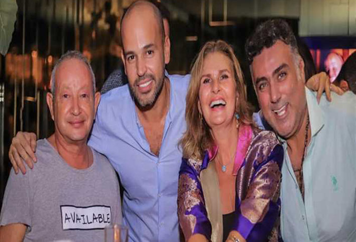 نجيب ساويرس ويسرا يحتفلان مع النجم "أبو" بنجاح "حبيبي يا ليل"