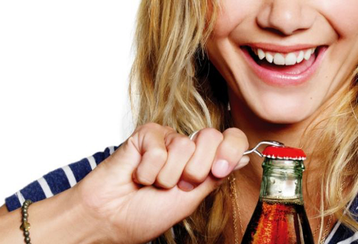 دراسة تكشف أثر المشروبات الغازية على صحة المرأة