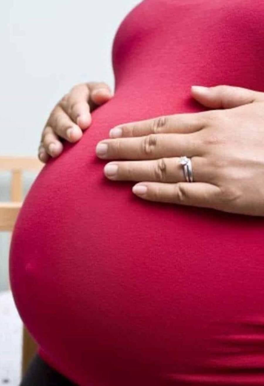 أنا حامل في الشهر الثالث، هل من مأكولات يجب علي تجنبها ؟