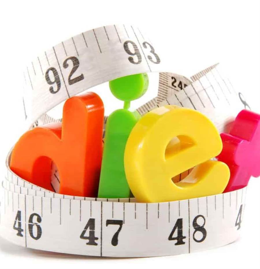 السلام عليكم ... انا عمري 18 سنه و وزني 80 وطولي 162 عملت اكتر من مرة ريجيم بس كانت تجيني احداث واوقف .. ممكن تعطوني ريجيم يكون اكلاته متداوله سهله او اني احاول انحف بس بطريقه ما اكسب الوزن اللي رجعتو