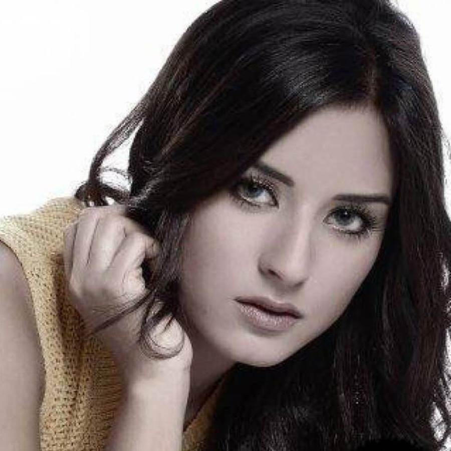 شاهد  ريهام أيمن بنفس اطلالة ابنتها فى عيد ميلادها