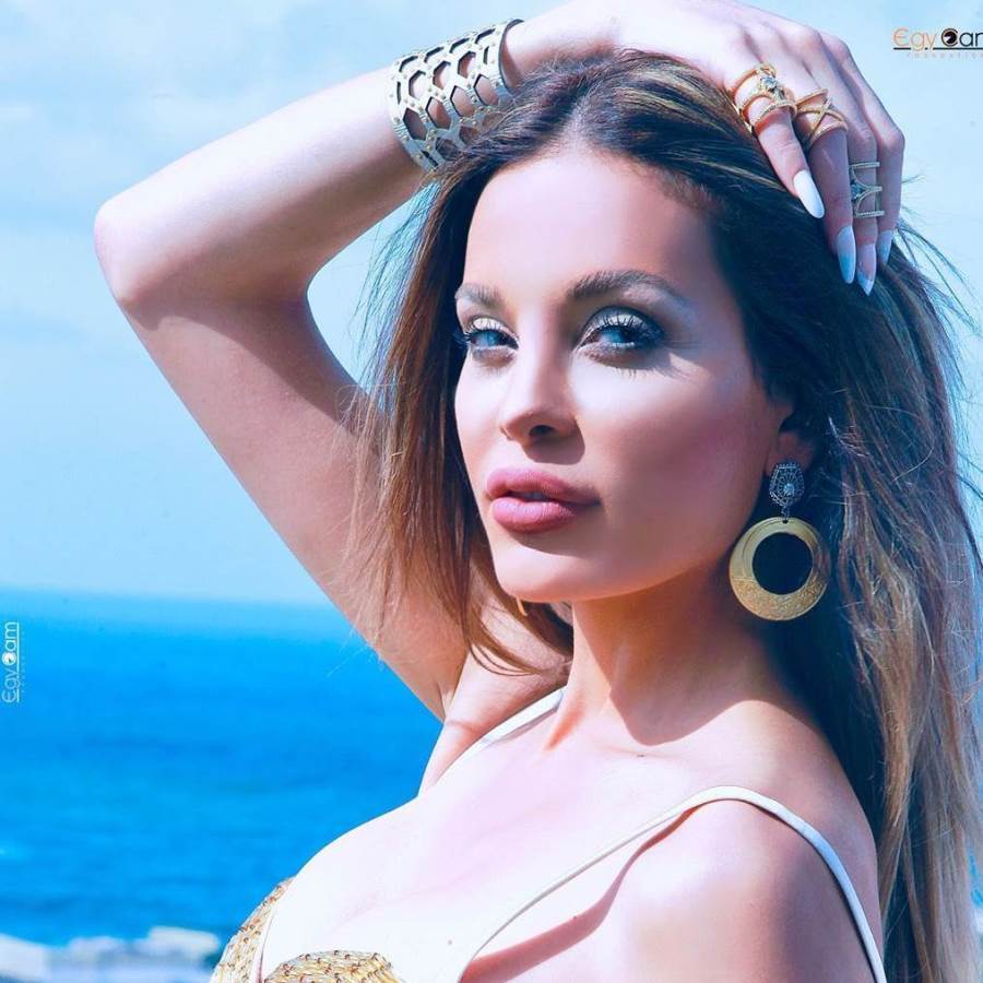 شاهد .. دومنيك حوراني تتالق بالجينز المقطع