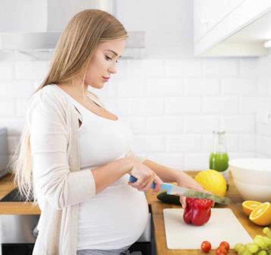 أطعمة هامة للمرأة فى بداية حملها 