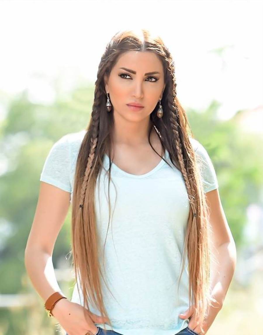 الفنانة "نسرين طافش" تتألق بالبكينى فى حمام السباحة لإبراز انوثتها وجمالها..!