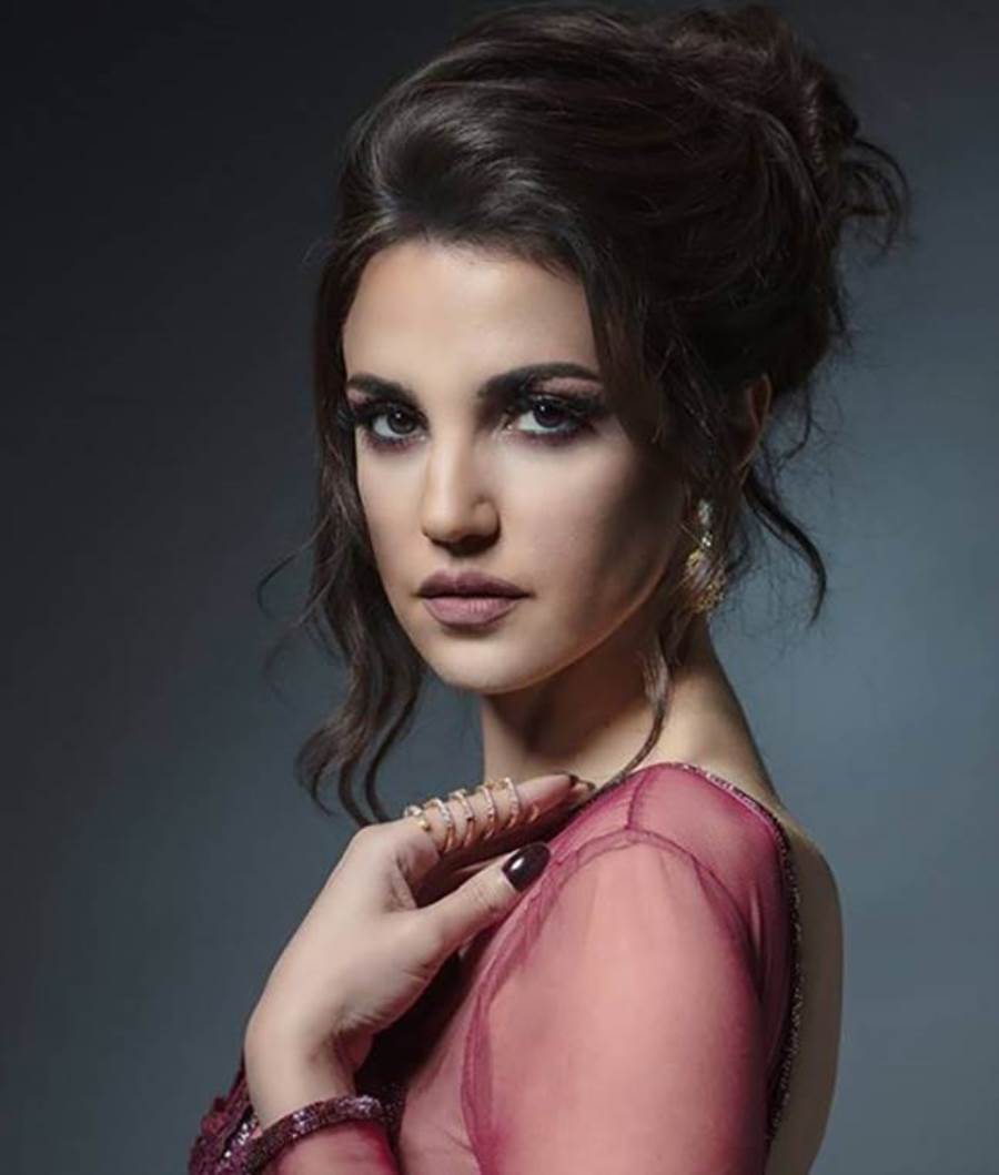 شاهد .. درة تشعل السوشيال ميديا بفستان فوق الركبة