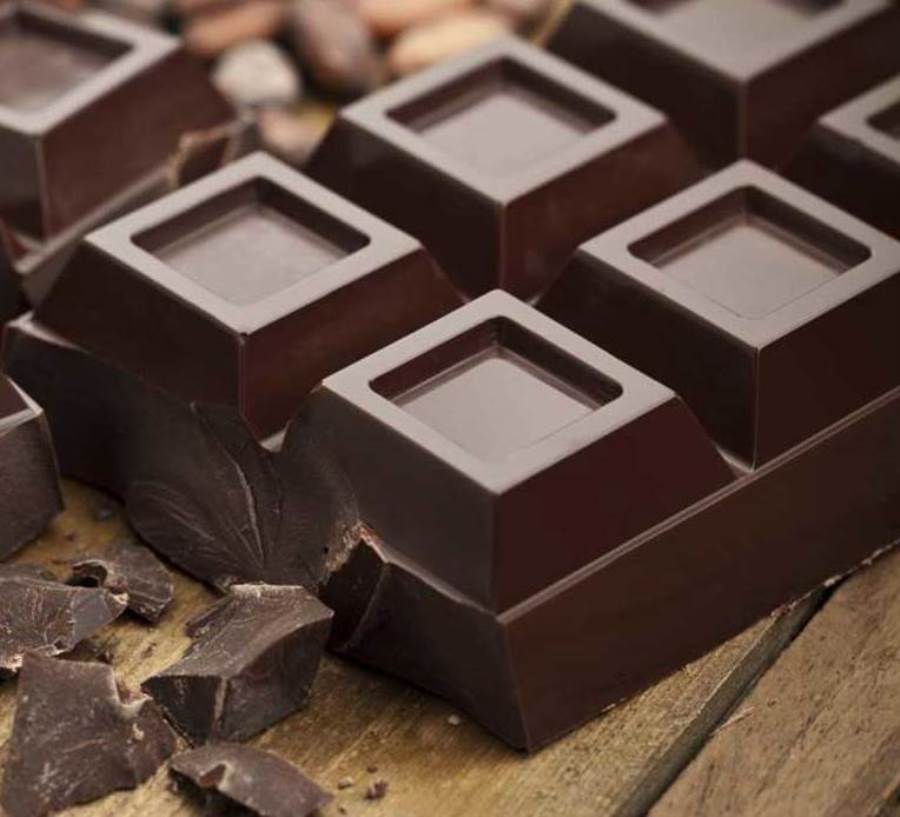 طريقة سهلة لعمل الشيكولاتة الدارك في المنزل