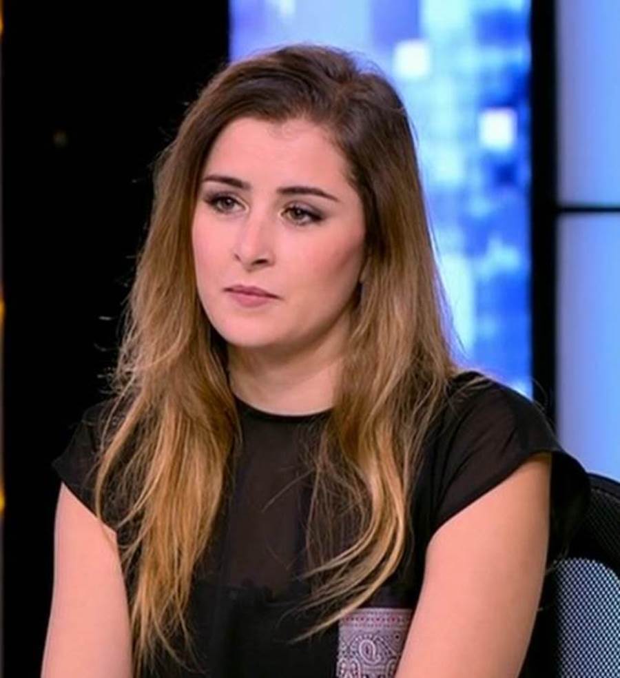 عائشة بن أحمد تتألق بفستان فضفاض