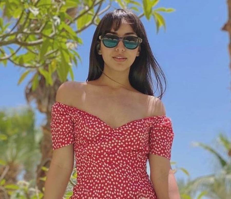 شقيقة هنا الزاهد تثير الجدل بـ تاتو وبنطلون ممزق