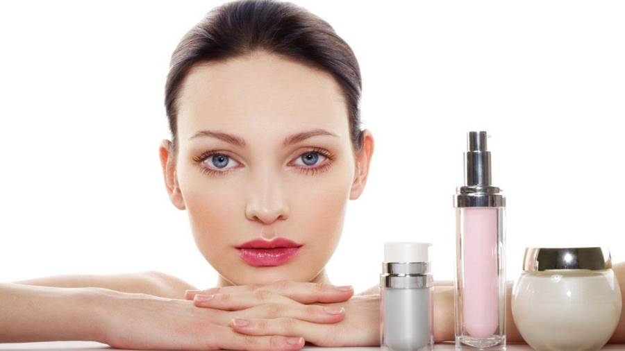 دراسة: العطور ومستحضرات التجميل خطر جديد يهدد حياة المراهقين