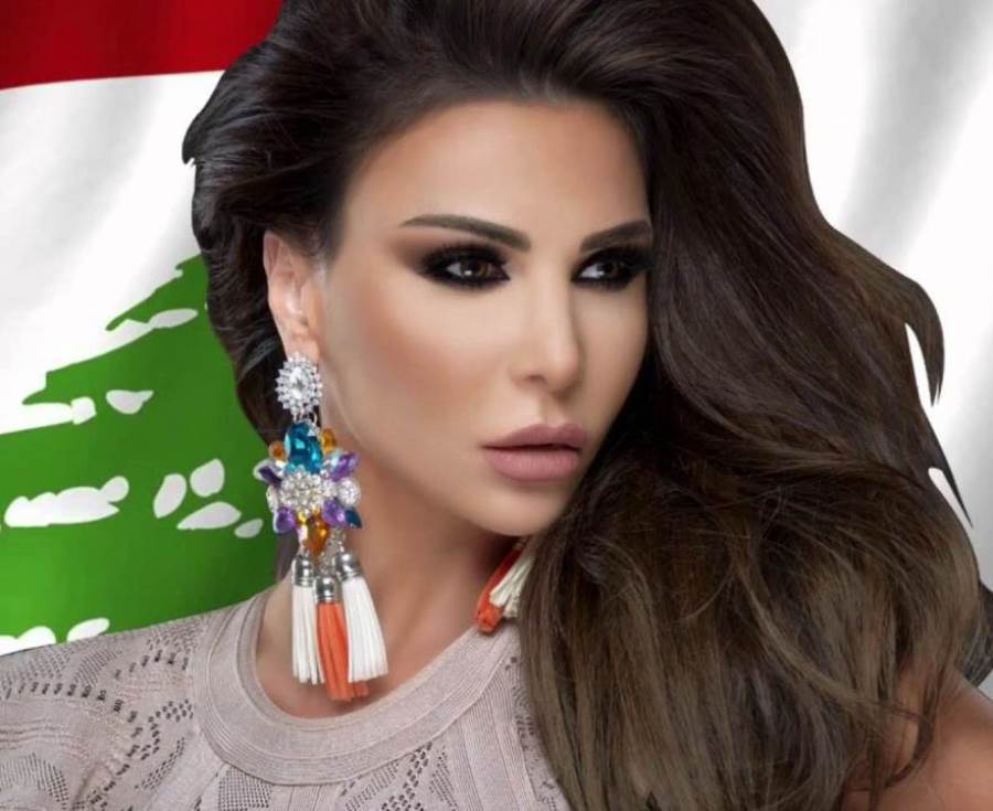 نيللي مقدسي تبرز أنوثتها داخل منزلها بـ البيجاما
