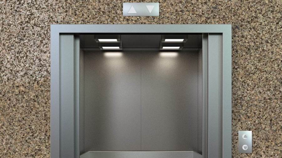 كيف تتفادي الإصابة بكورونا عند ركوب الأسانسير