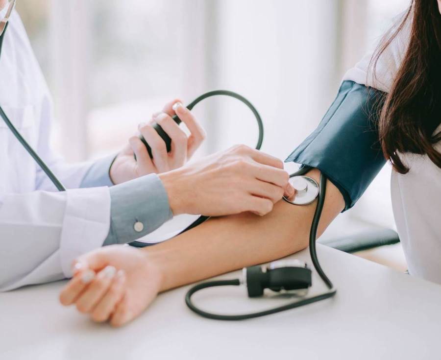 دراسة: مرضى ضغط الدم المرتفع أكثر عرضة لـ كورونا