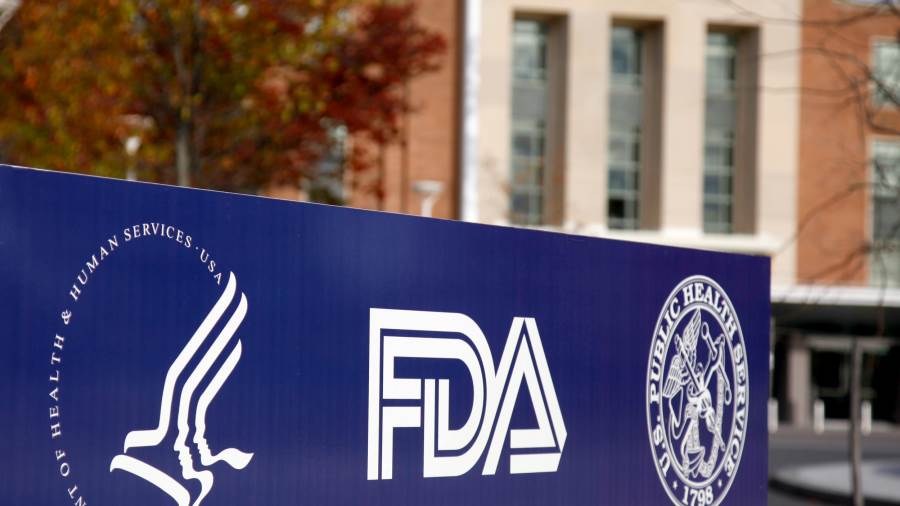 FDA توسع دائرة التحقيق فى سلامة لقاح أسترازينيكا لفيروس كورونا