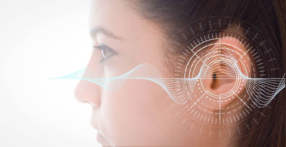 دراسة تكشف علاقة فيروس كورونا وطنين الأذن