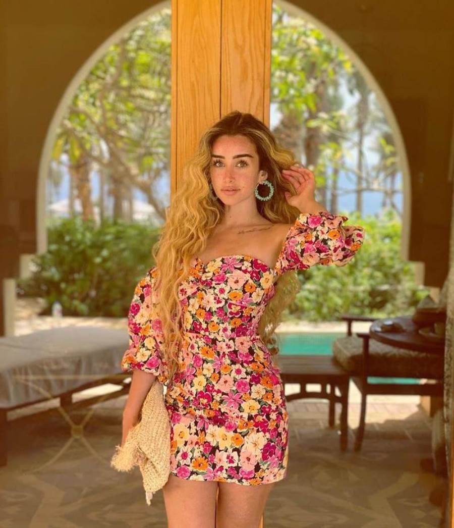 هل تنتظر هنا الزاهد مولودها الأول؟