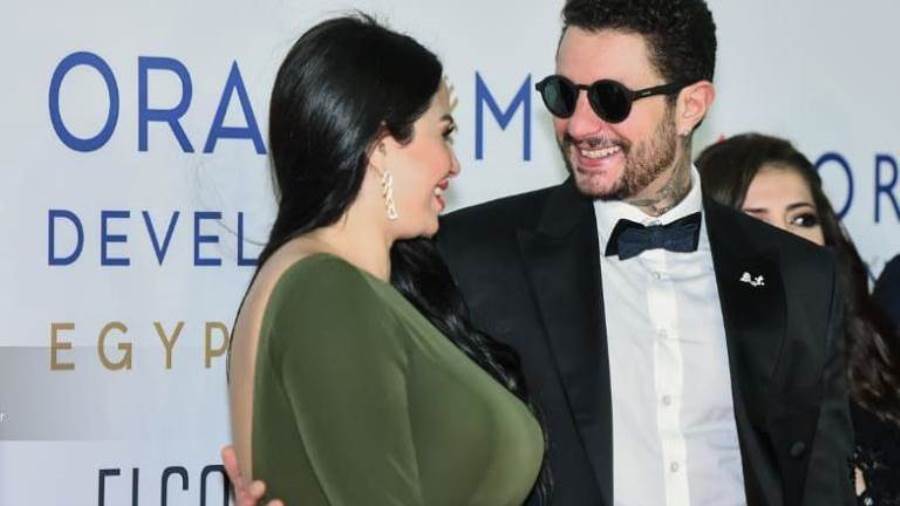 الفيشاوي وزوجته