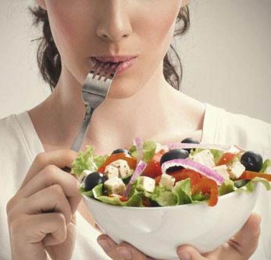 خمسة أغذية خارقة يجب على النساء تضمينها في نظامهن الغذائي