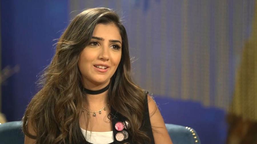 إطلالة مثيرة بملابس شتوية لـ"مي عمر"