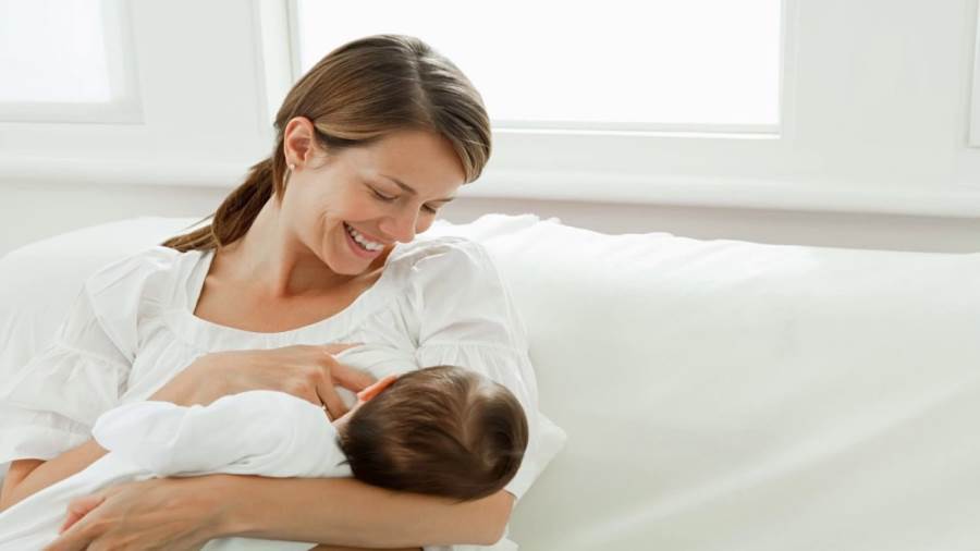 كيف تحمي طفلك من خطر الإصابة بكورونا خلال الرضاعة